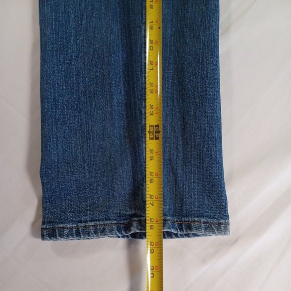 Wrangler Regular Fit Men's Size 38x29 Straight Leg Medium Wash Denim Blue Jeans - Picture 10 of 10